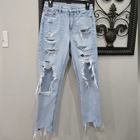 American Eagle Outfitters Light Blue Mom Jeans - Picture 2 of 9